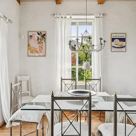 Hébergement de vacances Luxury With Sea View *